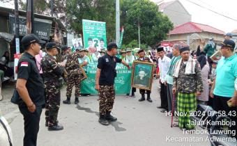 JALAN SEHAT MEMPERINGATI HARI PAHLAWAN 10 NOVEMBER DI DESA TEMBOK LUWUNG