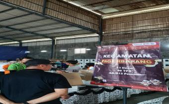 PANWASCAM PAGERBARANG KAWAL PENGEMASAN LOGISTIK DI GUDANG KPU KABUPATEN TEGAL UNTUK PASTIKAN TEPAT JUMLAH