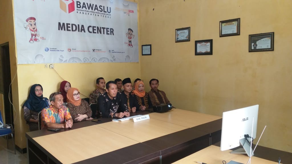 Corona Bukan Penghalang Komunikasi, Bawaslu Seluruh Jawa Tengah Lakukan Video Conference 