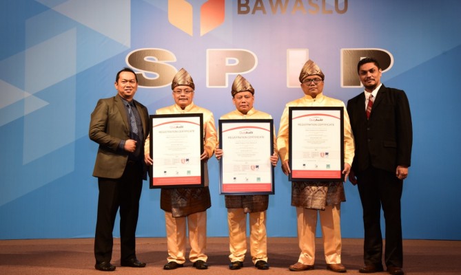 Bawaslu Raih Sertifikat Manajemen Mutu ISO 9001-2015