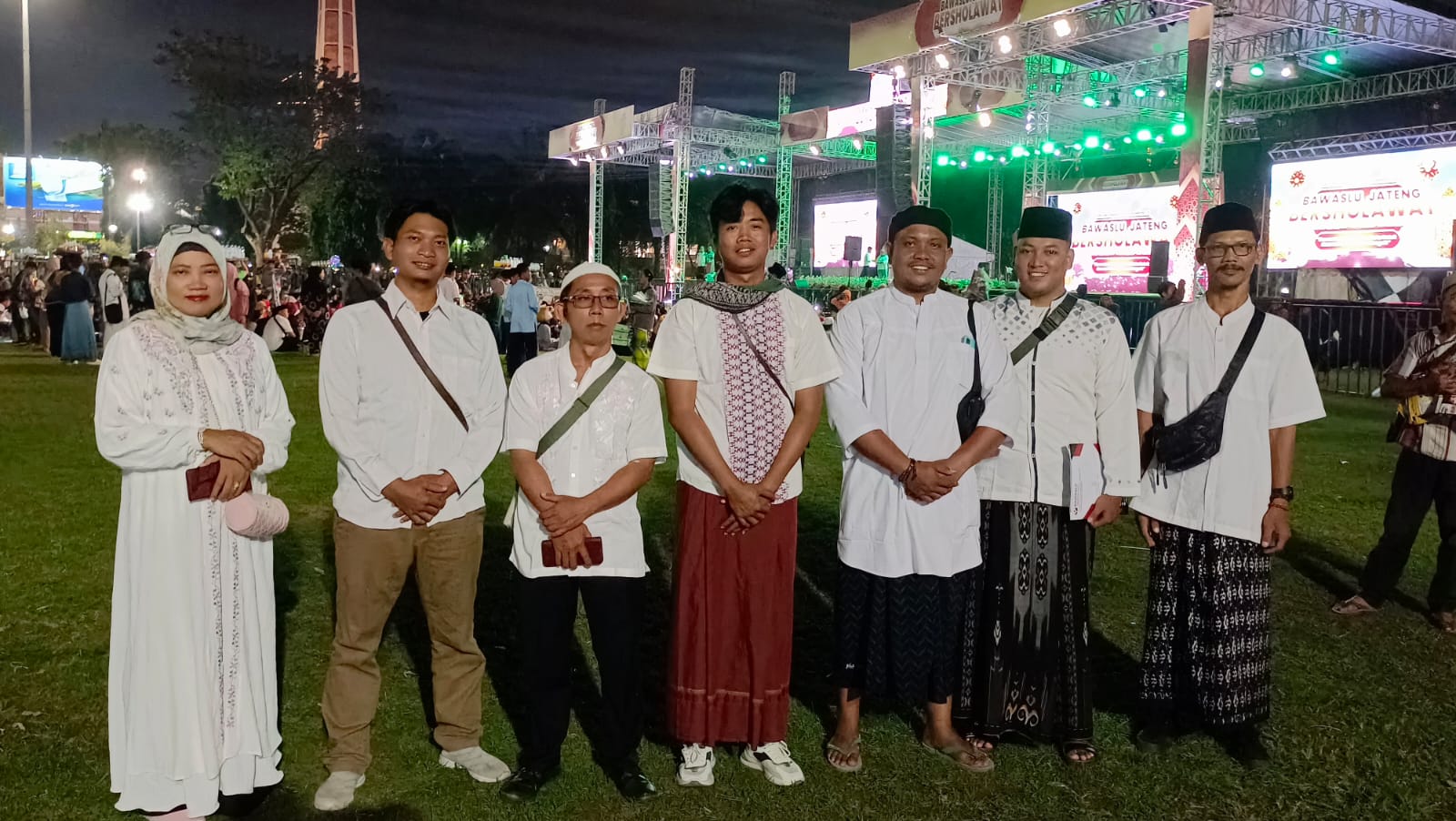 Bawaslu Kab.Tegal hadiri undangan Bawaslu Jateng bersholawat dengan tema "Bersama Melangitkan Do'a untuk Kemaslahatan Jawa Tengah"