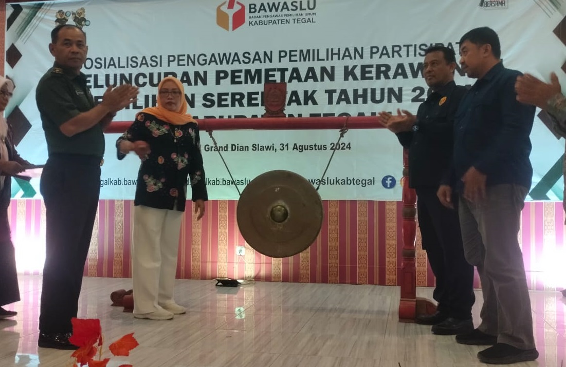 PELUNCURAN - Koordinator Divisi Pencegahan, Partisipasi Masyarakat, dan Hubungan Masyarakat Bawaslu Tegal Sri - source: M. FATKHUROHMAN/RATEG