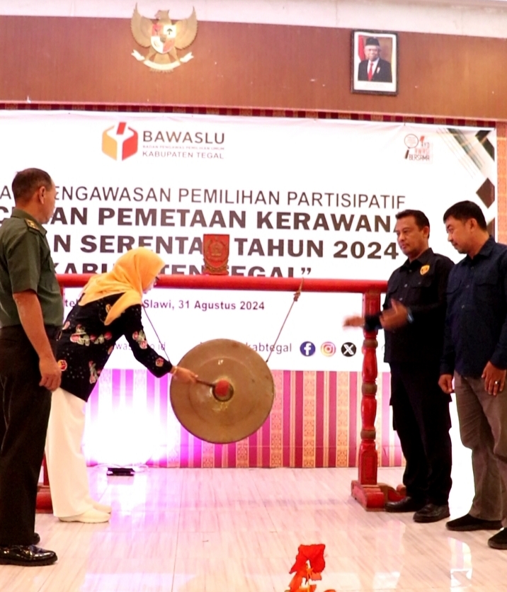 Peluncuran Pemetaan Kerawanan Pemilihan Tahun 2024 di Kabupaten Tegal Ditandai Dengan Pemukulan Gong.