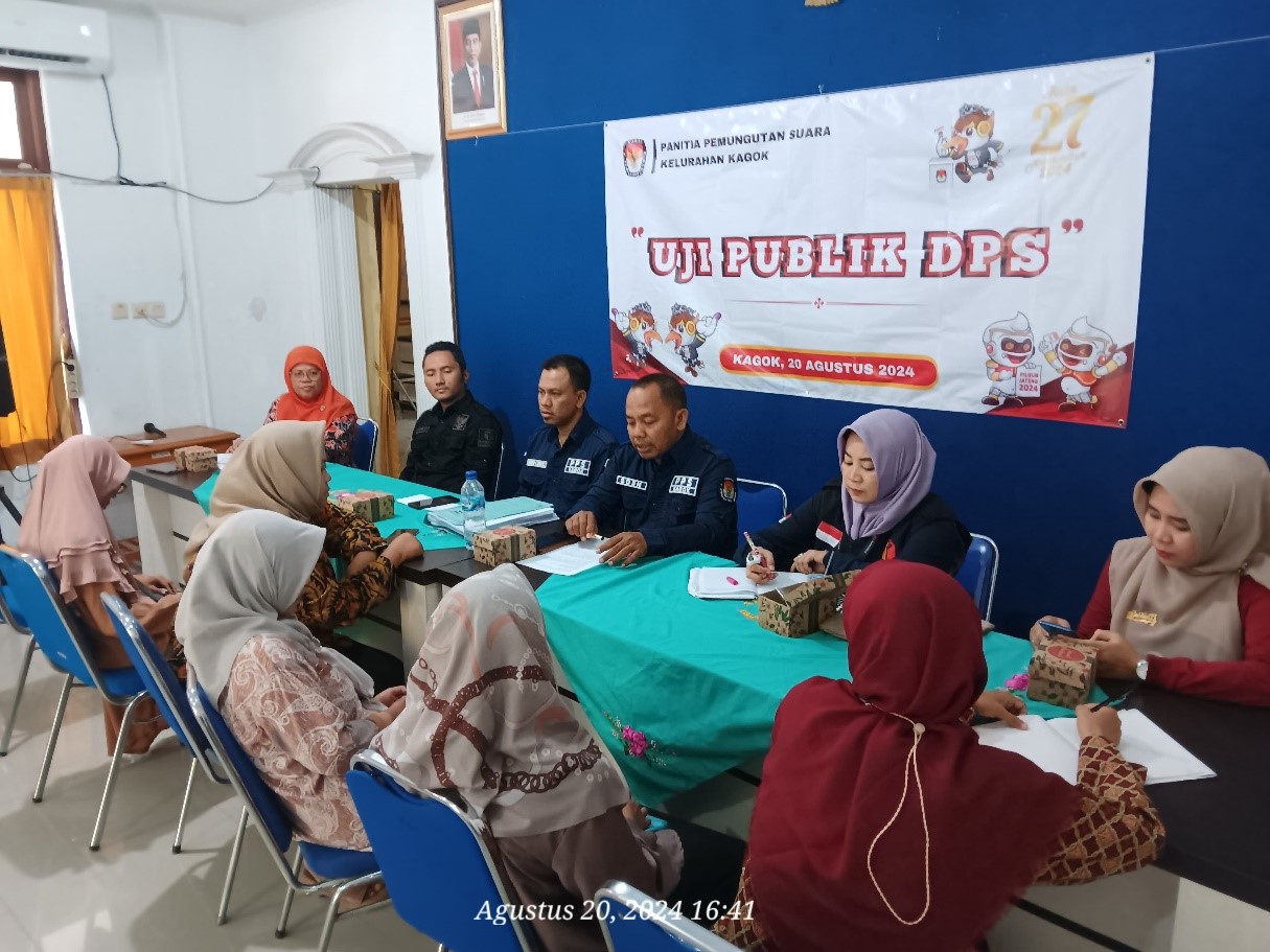 LAKUKAN PENCERMATAN, PANWASLU KECAMATAN SLAWI TEMUKAN POTENSI PEMILIH TIDAK MEMENUHI SYARAT MASIH TERCANTUM DALAM DAFTAR PEMILIH SEMENTARA (DPS)