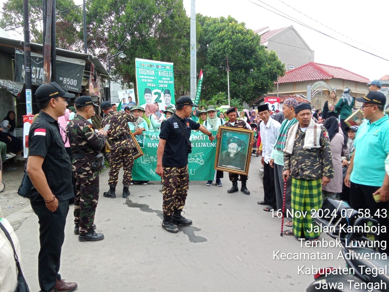 JALAN SEHAT MEMPERINGATI HARI PAHLAWAN 10 NOVEMBER DI DESA TEMBOK LUWUNG