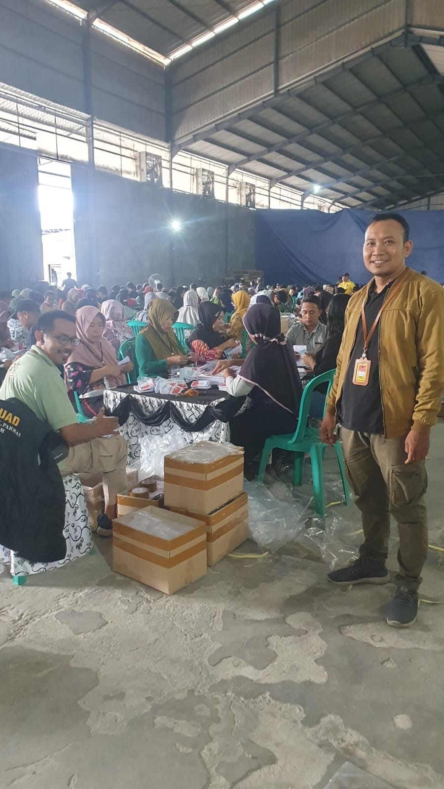 PANWASLU KECAMATAN DUKUHWARU AWASI SORLIP LOGISTIK UNTUK PEMILIHAN SERENTAK 2024