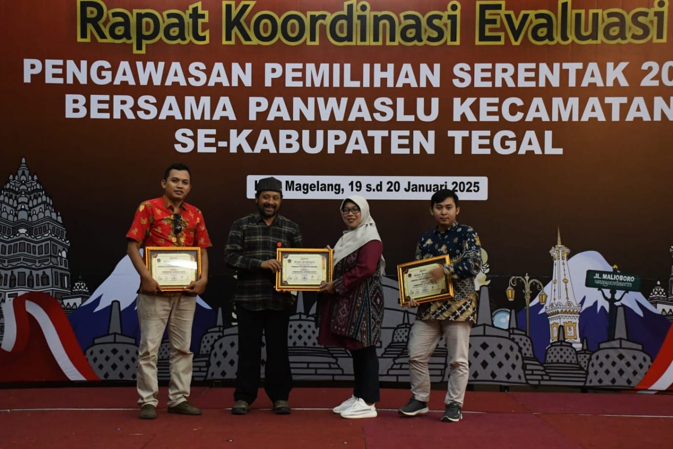 Rapat Koordinasi Evaluasi Pengawasan Tahapan Pemilihan Serentak Tahun 2024 Dengan Panwaslu Kecamatan.