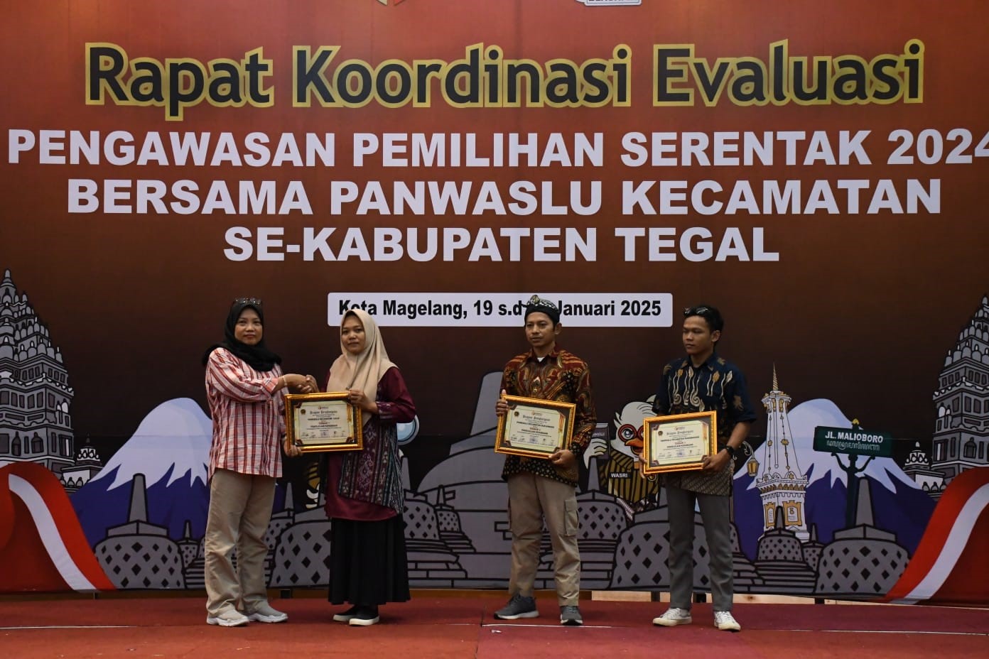 Evaluasi Pengawasan, Panwaslu Kecamatan Tarub Raih Penghargaan Kehumasan Terbaik pada Pemilihan Serentak 2024