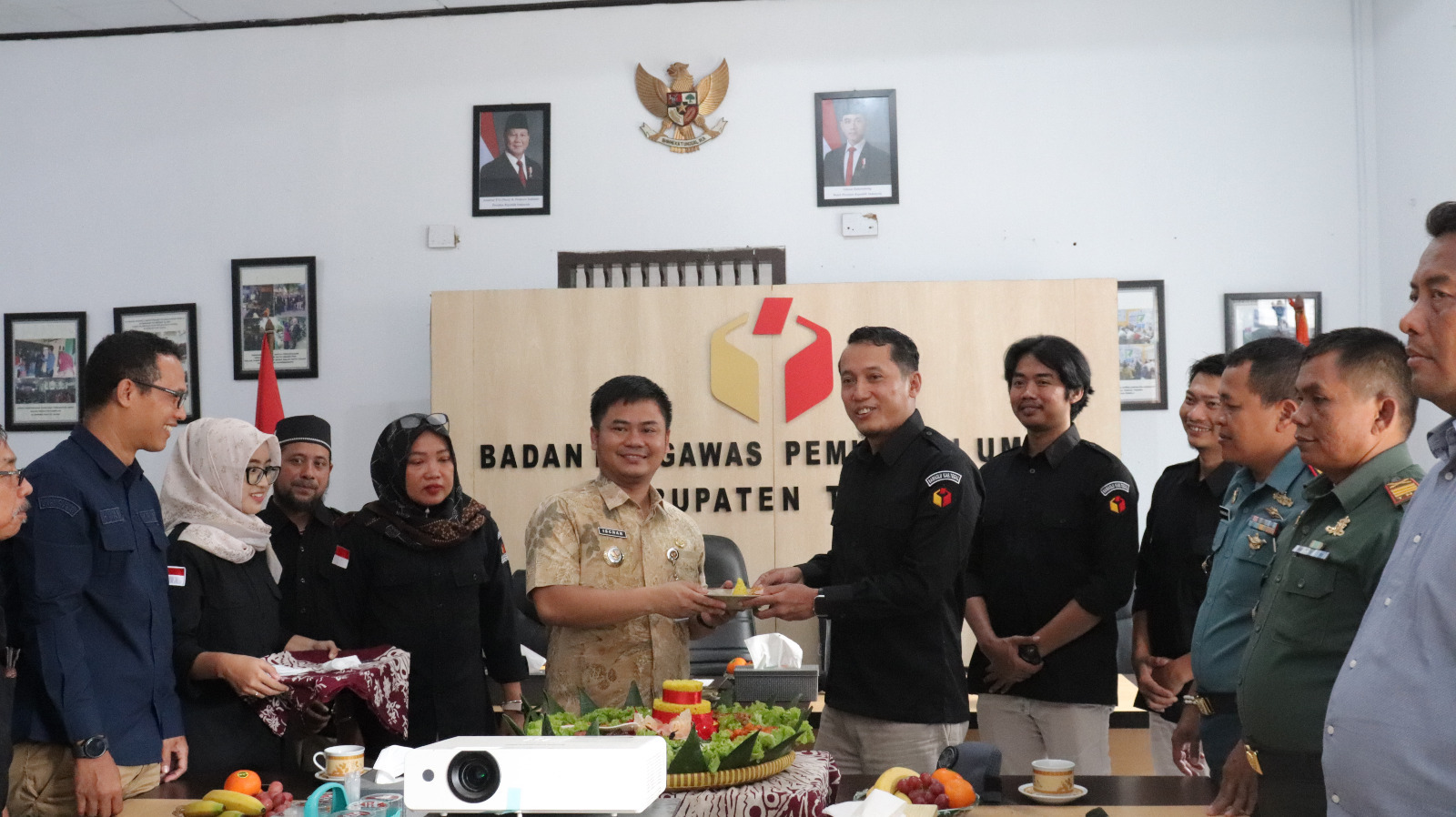 Peringati HUT ke 17, Bawaslu Kabupaten Tegal Gelar Tasyakuran Sederhana di Kantornya