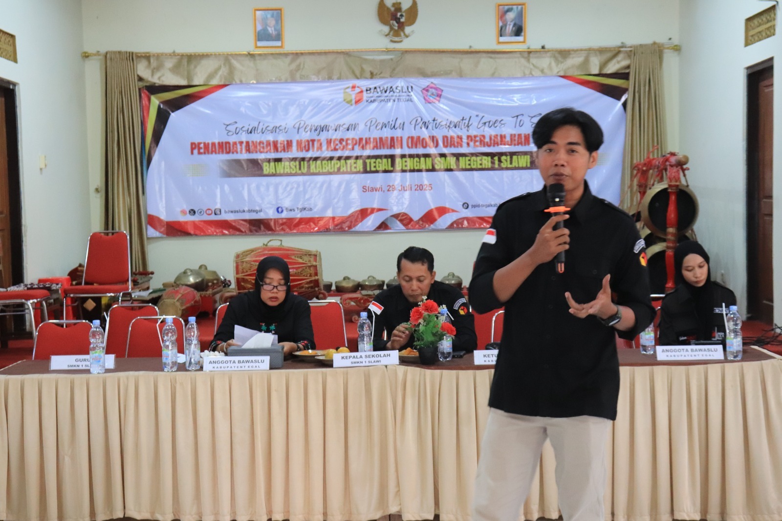 Bawaslu Kabupaten Tegal Gelar Sosialisasi Pengawasan Pemilu Partisipatif di SMKN 1 Slawi