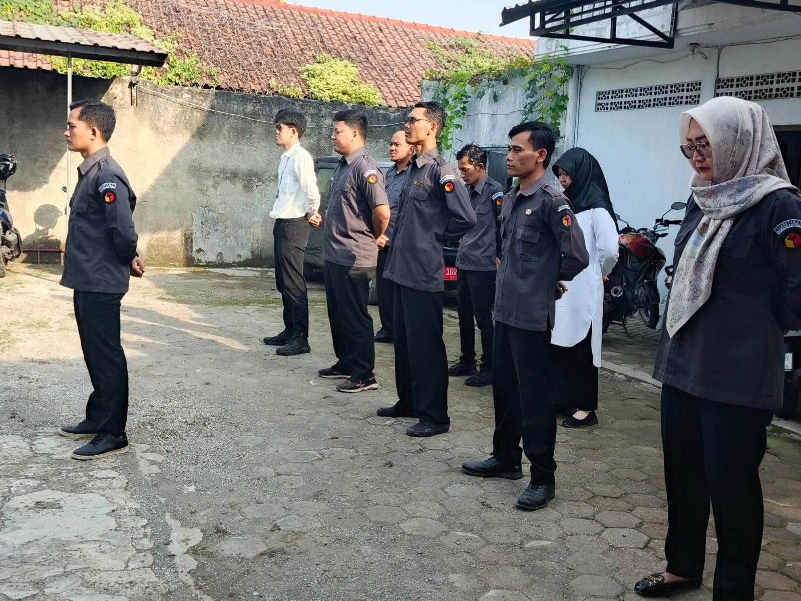Bawaslu Kabupaten Tegal Gelar Apel Pagi, Tekankan Kinerja Maksimal dan Agenda Bawaslu “Goes to School”.