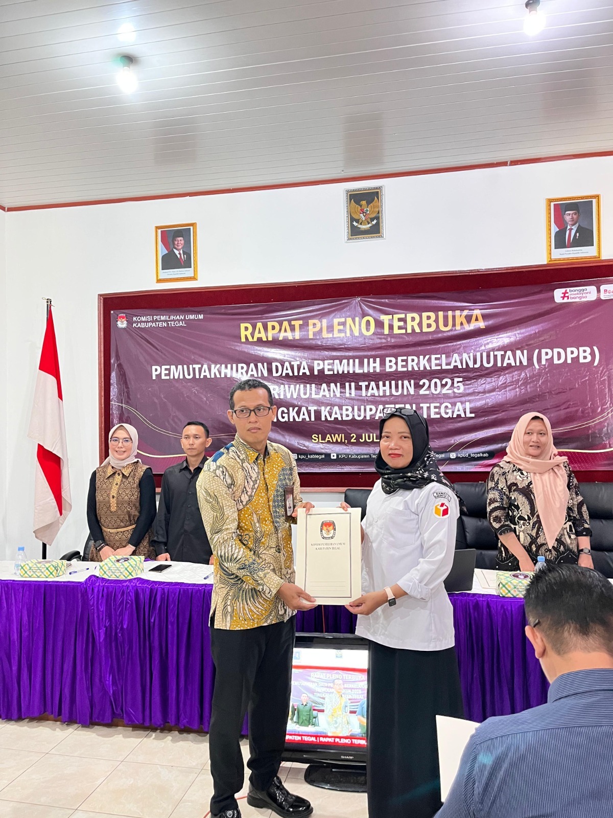 Bawaslu Kabupaten Tegal Hadiri Rapat Pleno Pemutakhiran Data Pemilih Berkelanjutan (PDPB) Bersama KPU