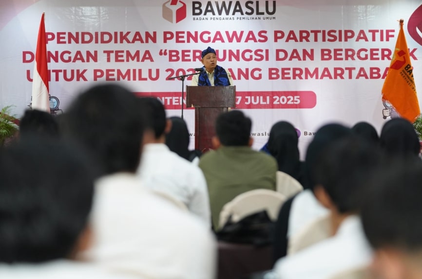 Anggota Bawaslu Totok Hariyono saat memberi arahan dalam kegiatan Pendidikan Pengawasan Partisipatif (P2P) bertema “Berfungsi dan Bergerak untuk Pemilu 2029 yang Bermartabat”di Serang, Banten, Selasa (15/7/2025)/Foto: Publikasi dan Pemberitaan Bawaslu