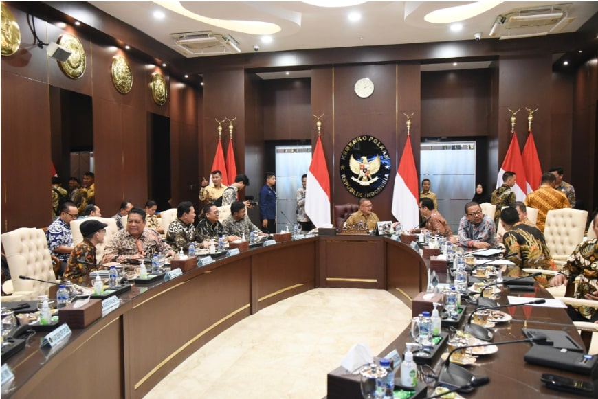 Anggota Bawaslu Puadi menghadiri Rapat Koordinasi yang digelar oleh Kementerian Koordinator Bidang Politik, Hukum, dan Keamanan (Kemenko Polhukam) di Ruang Rapat Bima, Jumat (25/7/2025)/Foto: Publikasi dan Pemberitaan Bawaslu