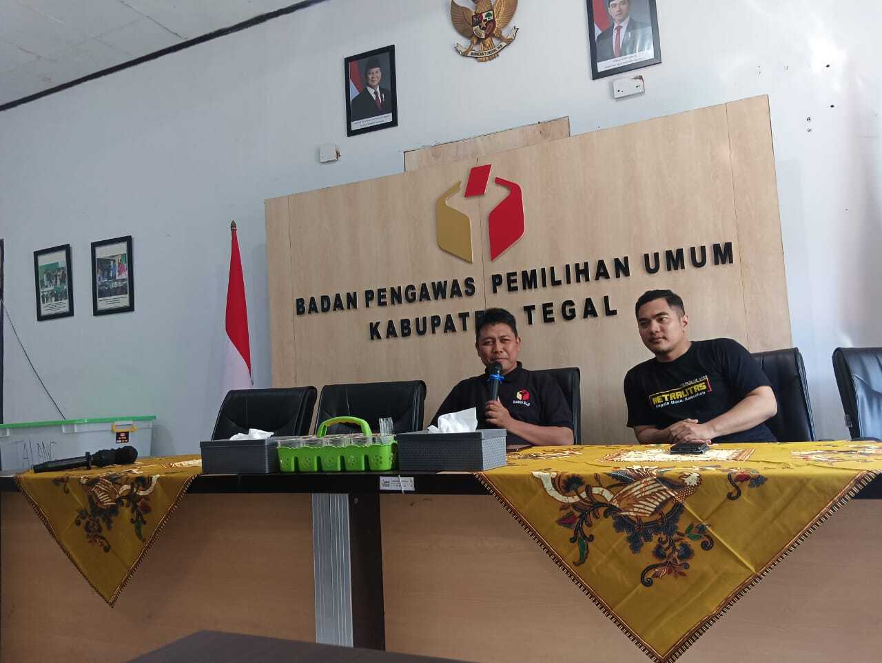 Bawaslu Kabupaten Tegal Gelar Rapat Persiapan Kegiatan "Bawaslu Goes to School" di SMK Negeri 1 Slawi