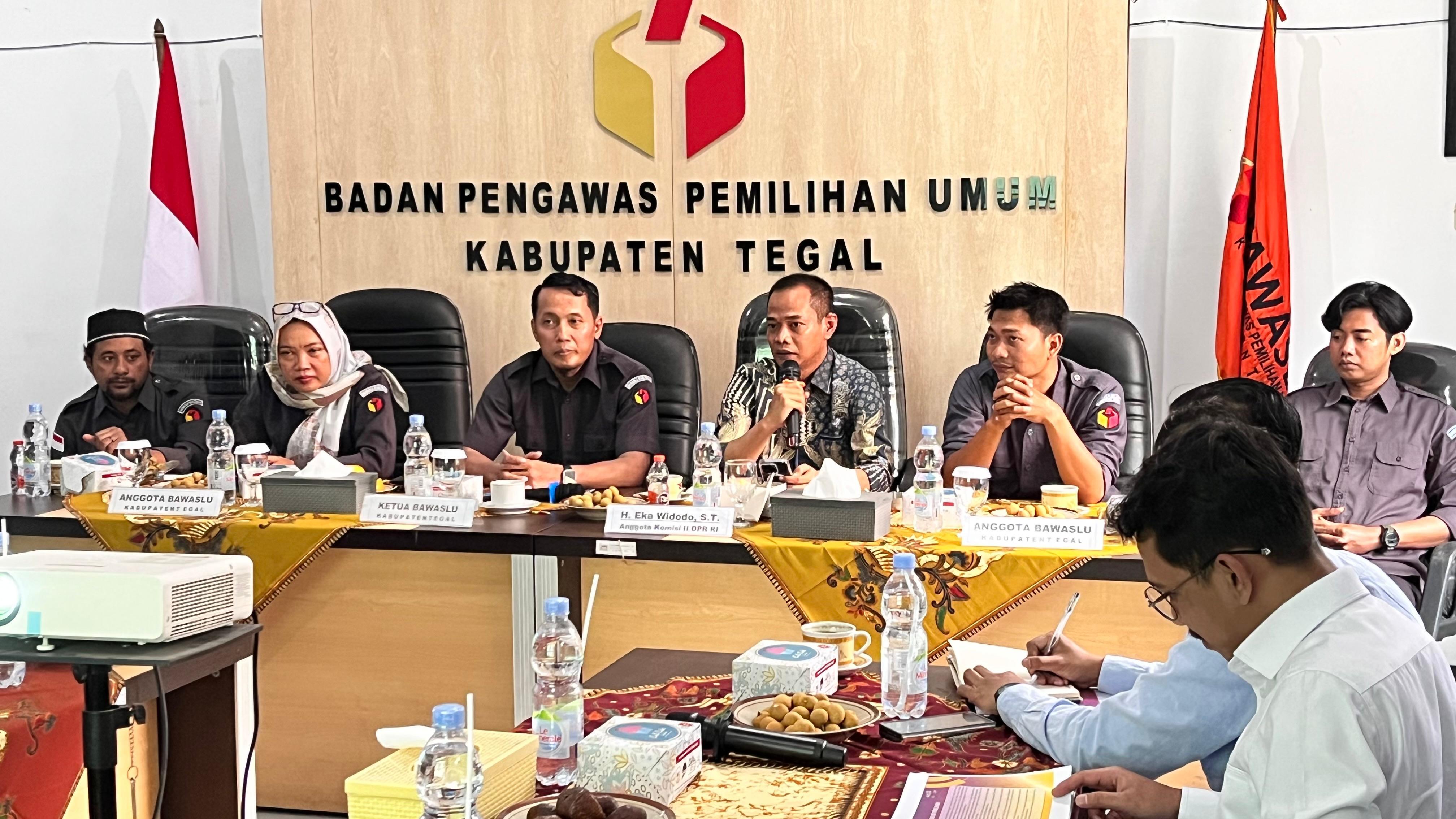 Eka Widodo (DPR RI) Kunjungi Bawaslu Kabupaten Tegal