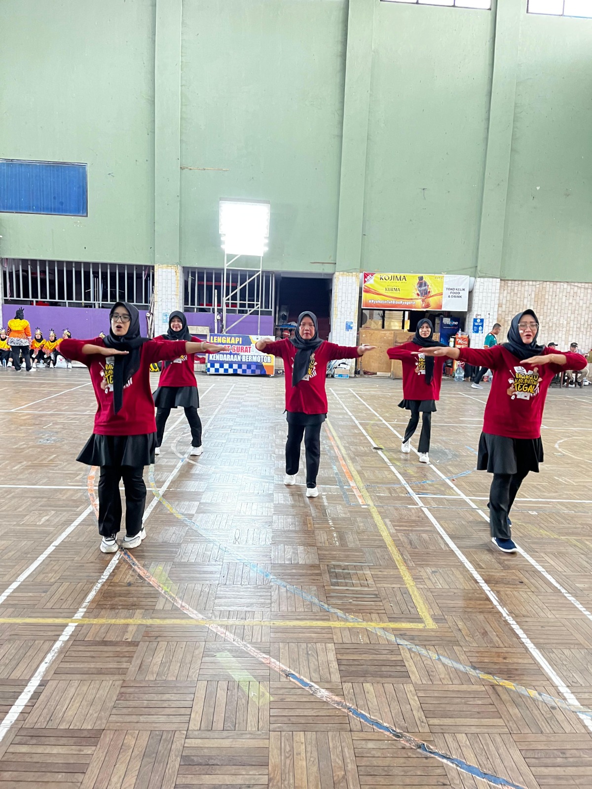 Bawaslu Kabupaten Tegal Ramaikan Cabor Senam di Merdeka Fest 2025