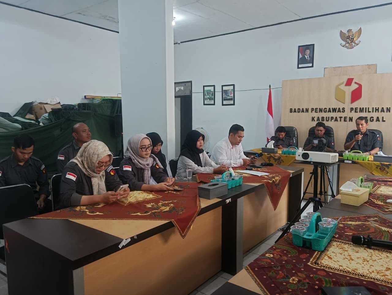 Kepala Sekretariat Bawaslu Kabupaten Tegal Tegaskan Jaga Disiplin PPPK & Konten Humas Harus Proporsional