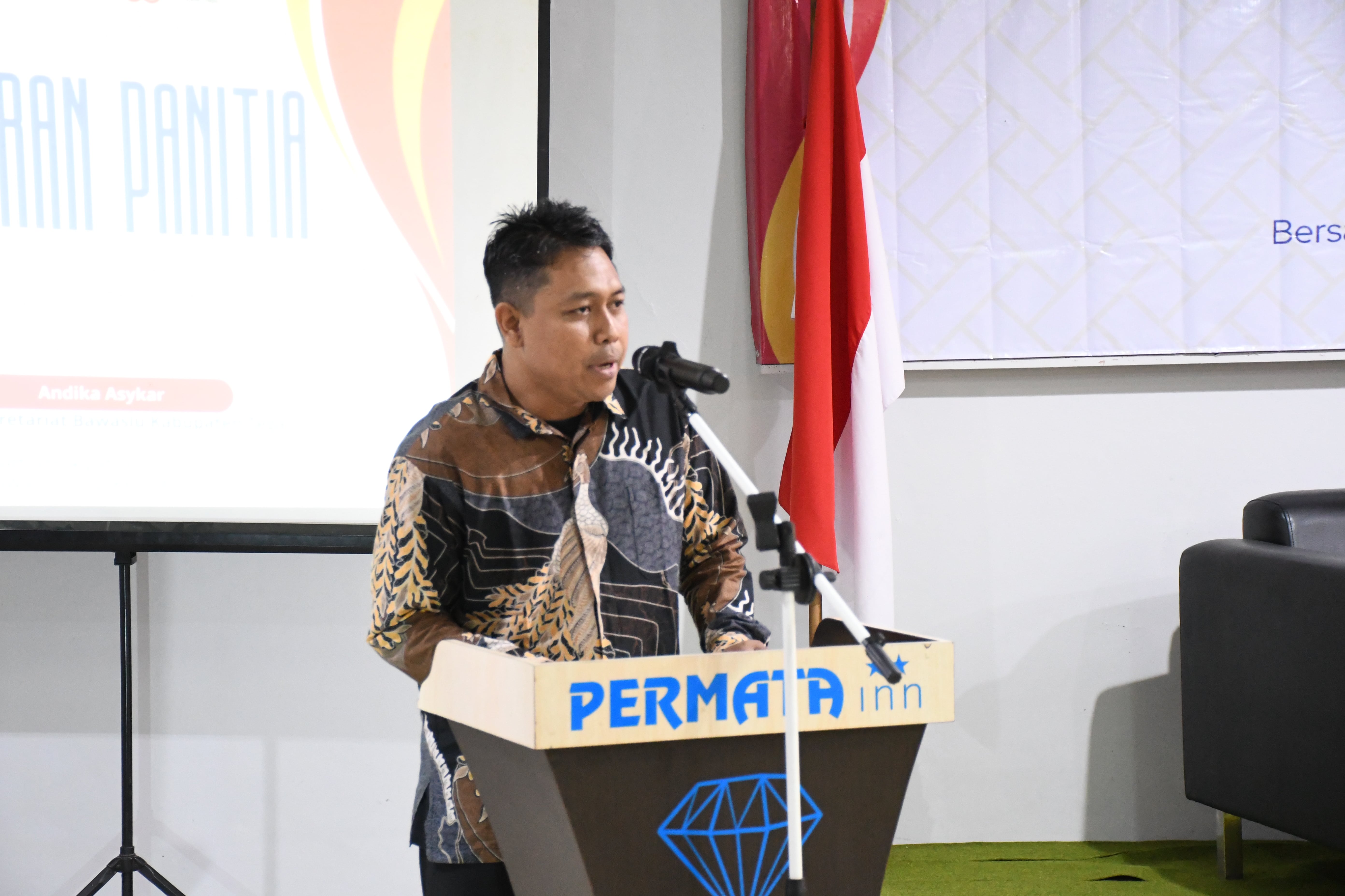 Kepala Sekretariat Bawaslu Kabupaten Tegal Bacakan Laporan Panitia Kegiatan Penguatan Kelembagaan