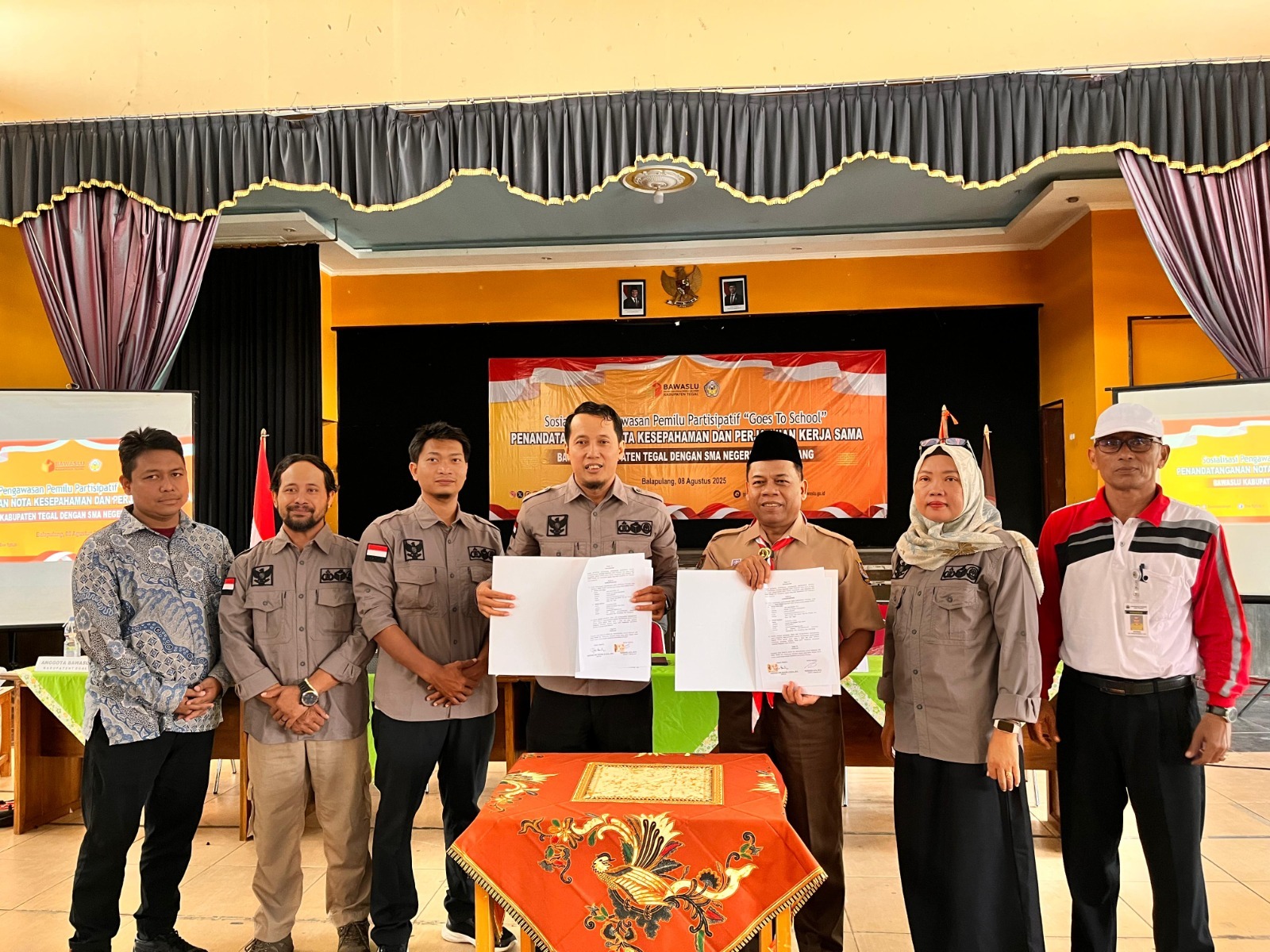 MoU Bersejarah, Bawaslu Gandeng Pelajar SMAN 1 Balapulang Kawal Demokrasi