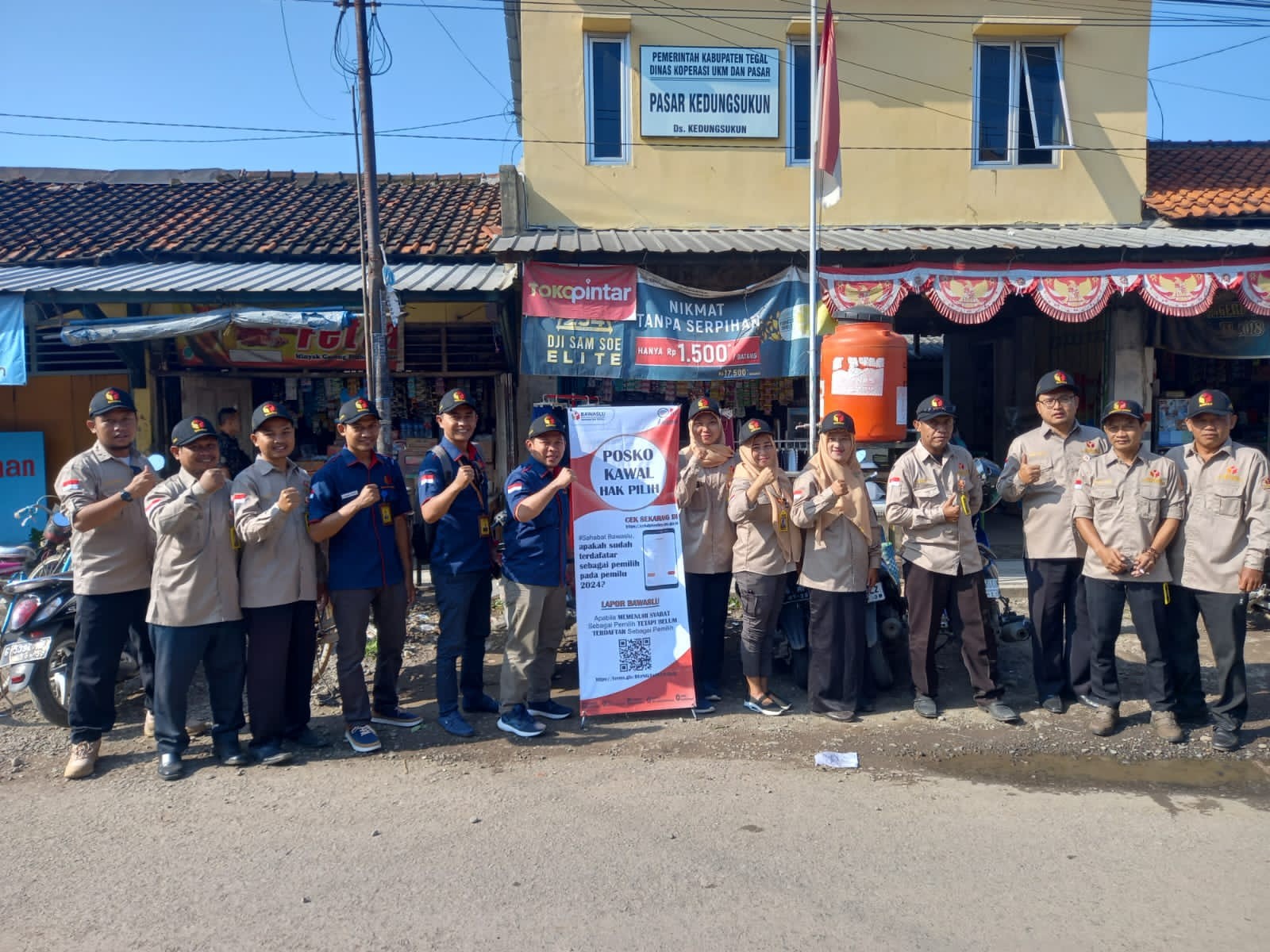 Panwaslu Adiwerna Gelar Patroli Kawal Hak Pilih di Pasar Kedungsukun