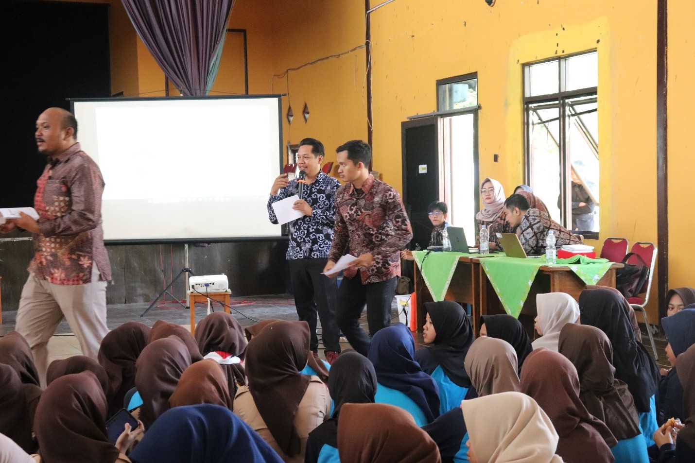 Bawaslu Kabupaten Tegal Lakukan Uji Petik Pemilih Pemula di SMAN 1 Balapulang