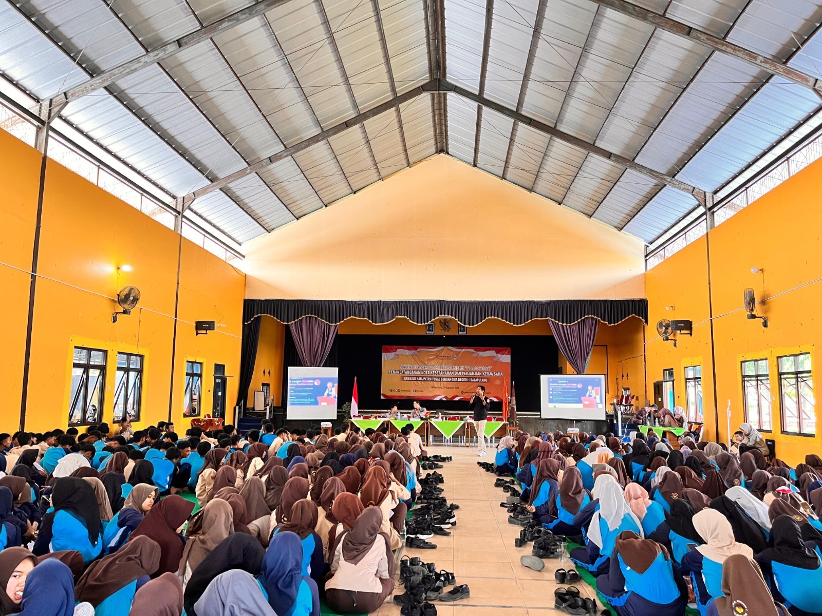Bawaslu Goes to School: Siswa SMAN 1 Balapulang Diajak Jadi 'Wasit Muda' Penjaga Pemilu Jujur & Adil!