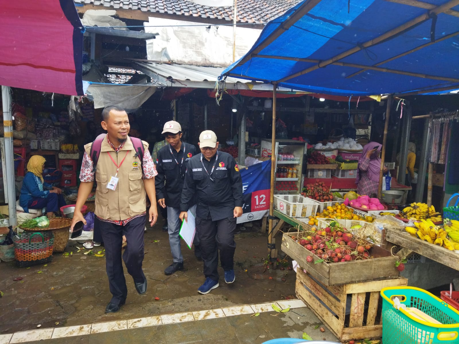 Panwaslu Kecamatan Jatinegara Melakukan Patroli Kawal Hak Pilih di Pasar Jatinegara