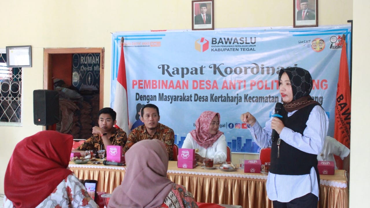 Bawaslu Kabupaten Tegal Gelar Sosialisasi Pengawasan Pemilu Partisipatif “Desa Anti Politik Uang” di Desa Kertaharja Kecamatan Pagerbarang.