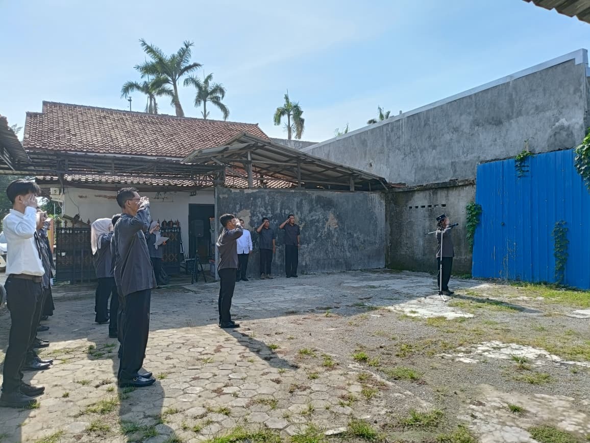 Farid Bani Adam Pimpin Apel Pagi, Ingatkan Pentingnya Disiplin Administrasi di Bawaslu Tegal