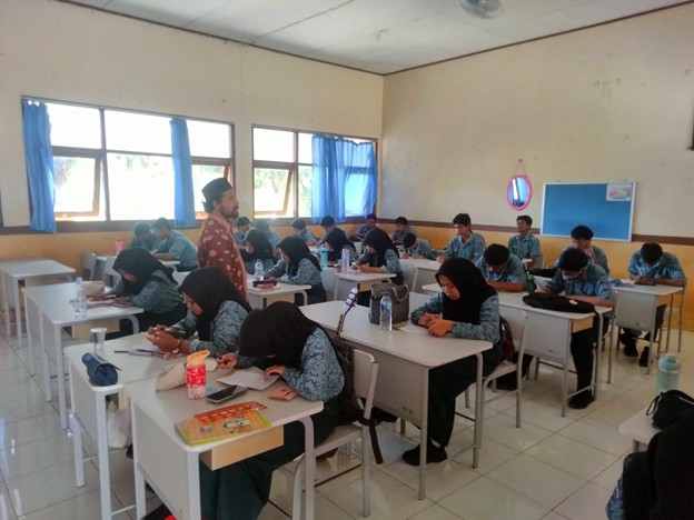 Bangun Kesadaran Politik Pelajar, Bawaslu Kabupaten Tegal Goes to School Hadir di SMA N 1 Warureja