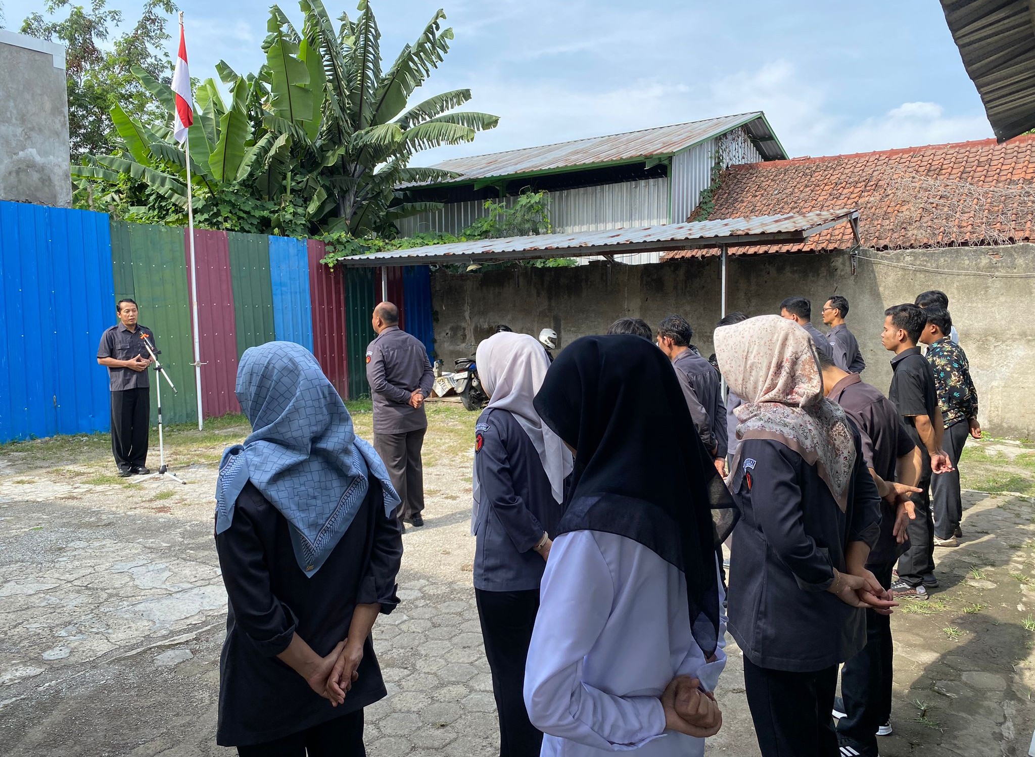 Bawaslu Kabupaten Tegal Gelar Apel Pagi: Penguatan Kedisiplinan dan Evaluasi Kegiatan Mingguan