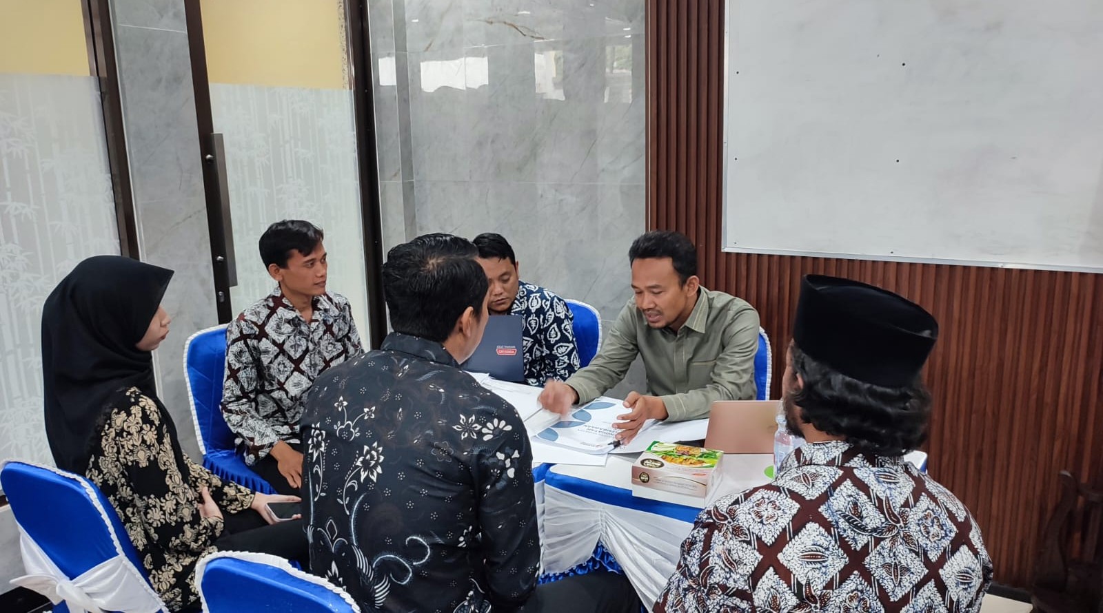 Koordinator Divisi SDM dan Organisasi Bawaslu Provinsi Jawa Tengah Tekankan Ketajaman Analisis dan Orisinalitas Laporan Penguatan Kelembagaan