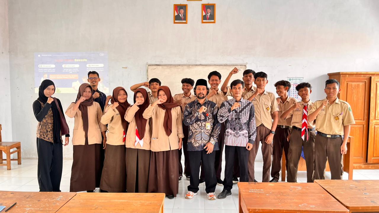 Bawaslu Kabupaten Tegal Gelar Soswatif “Goes To School” di SMK Ma’arif NU Talang: Dorong Pemilih Pemula untuk Aktif dalam Pemilu