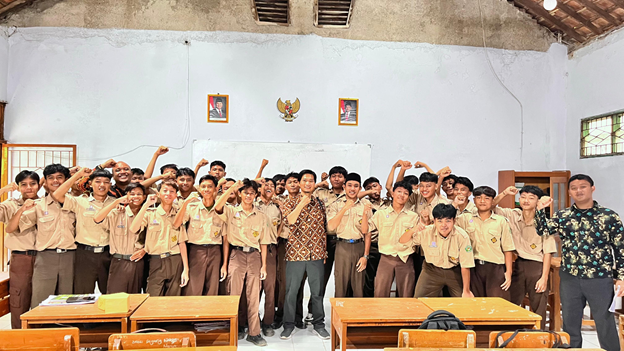 Bawaslu Kabupaten Tegal Tanamkan Nilai Pengawasan Partisipatif kepada Pelajar SMK Ma’arif NU Talang