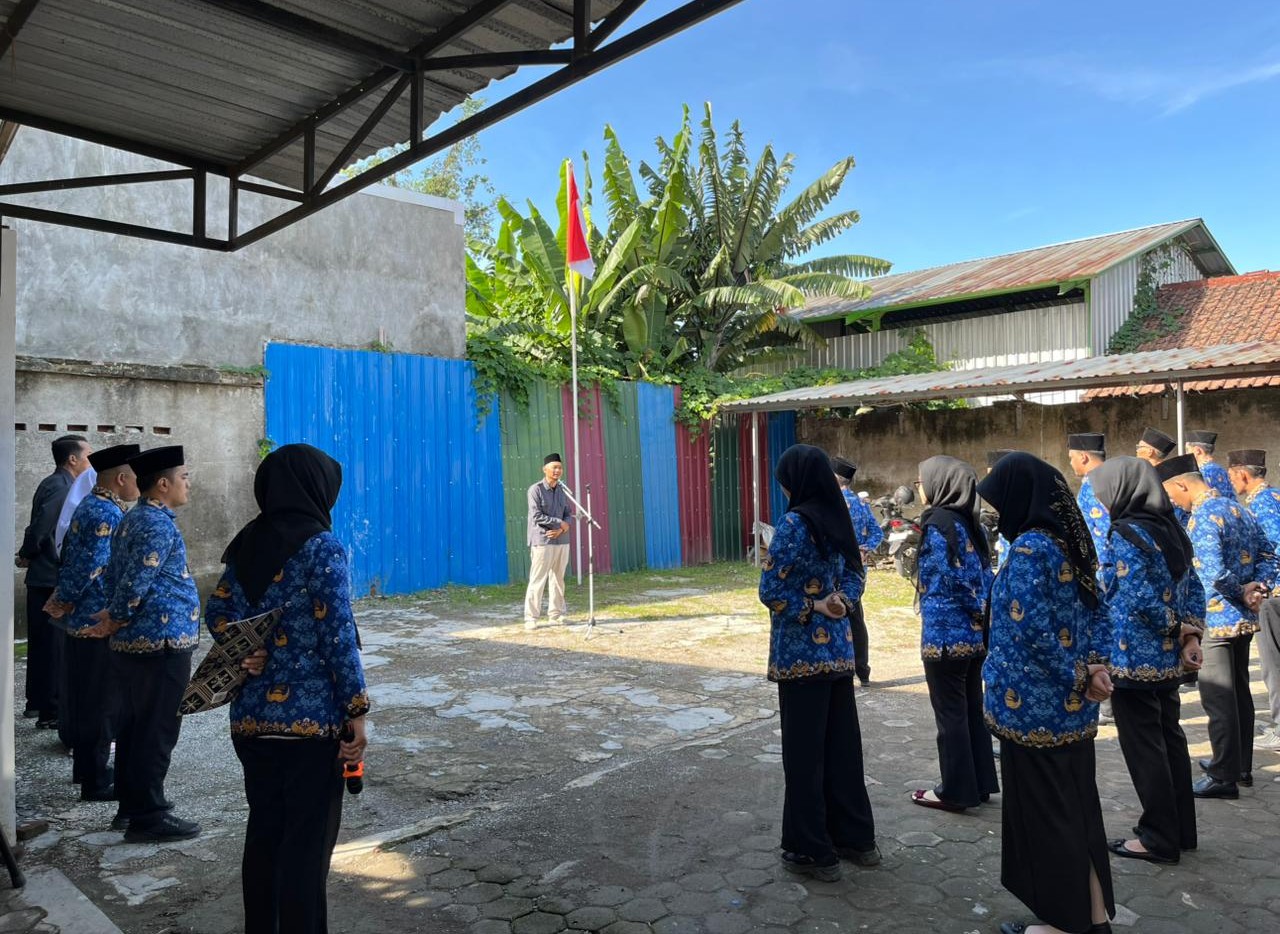 Bawaslu Kabupaten Tegal Gelar Apel Pagi, Tekankan Kapasitas, Disiplin, dan Empati dalam Bekerja