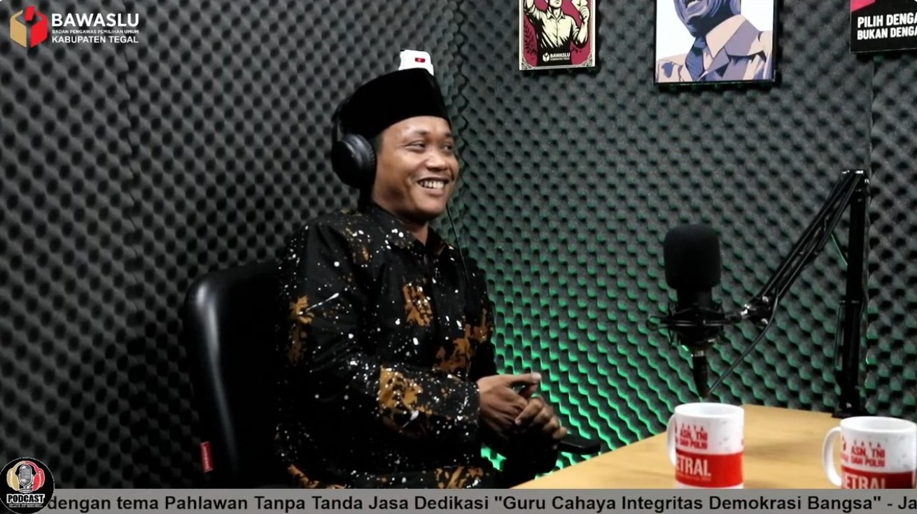 Dari Sekolah Menengah: Khafid Tekankan Pentingnya Berpikir Kritis sebagai Senjata Melawan Ancaman Demokrasi