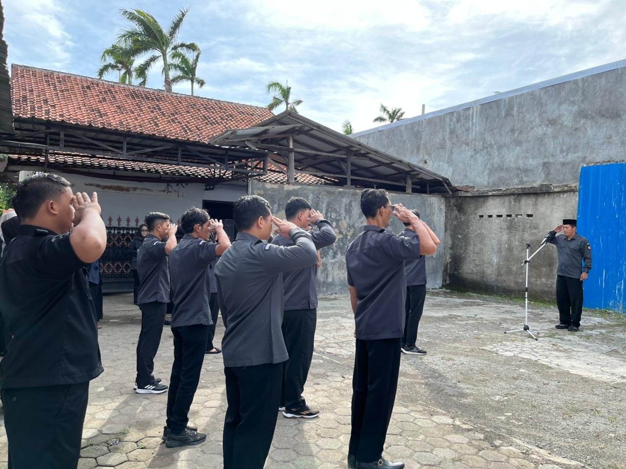 Pimpin Apel Pagi, Ketua Bawaslu Kabupaten Tegal Apresiasi Kolaborasi Pramuka dan Dorong Kesiapan Akhir Tahun