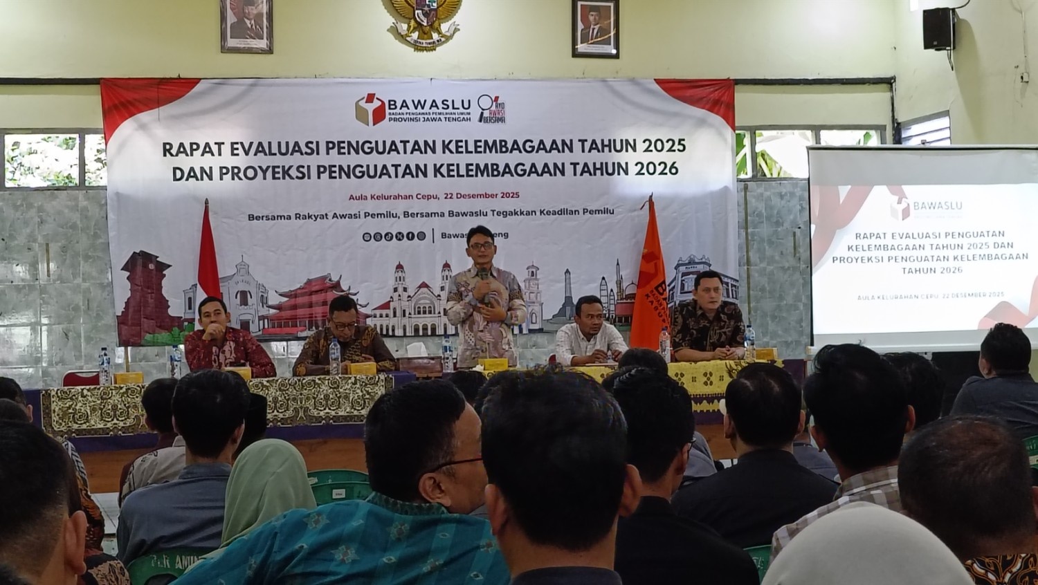Buka Rapat Evaluasi Penguatan Kelembagaan 2025 di Cepu, Ketua Bawaslu Jateng Apresiasi Capaian Penghargaan dan Kinerja Kabupaten/Kota