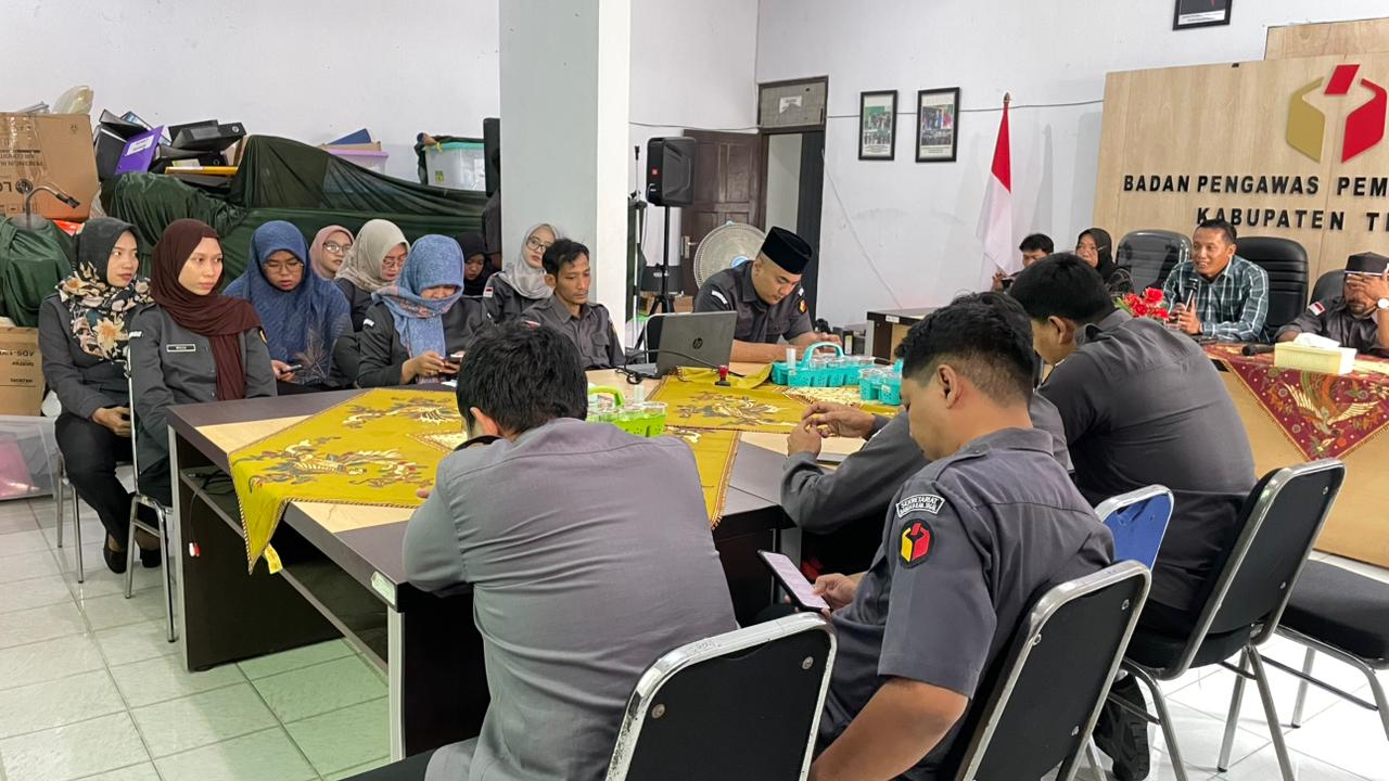 Perkuat Keterbukaan Informasi, Bawaslu Kabupaten Tegal Gelar Rapat Pleno Penetapan DIP 2025