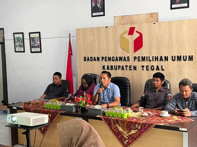 Ketua Bawaslu Kabupaten Tegal Tekankan Pentingnya Data Pemilih Bersih pada Rakor Pengawasan PDPTB Berkelanjutan Triwulan IV
