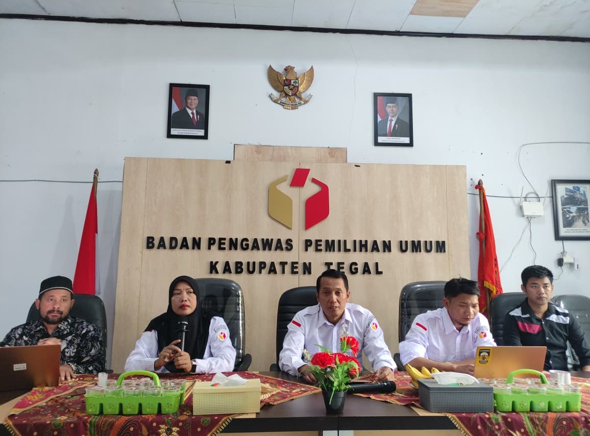 Jelang Sosialisasi di SMAN 3 Slawi, Bawaslu Tegal Gelar Rapat Pleno Siapkan Pengawasan Partisipatif