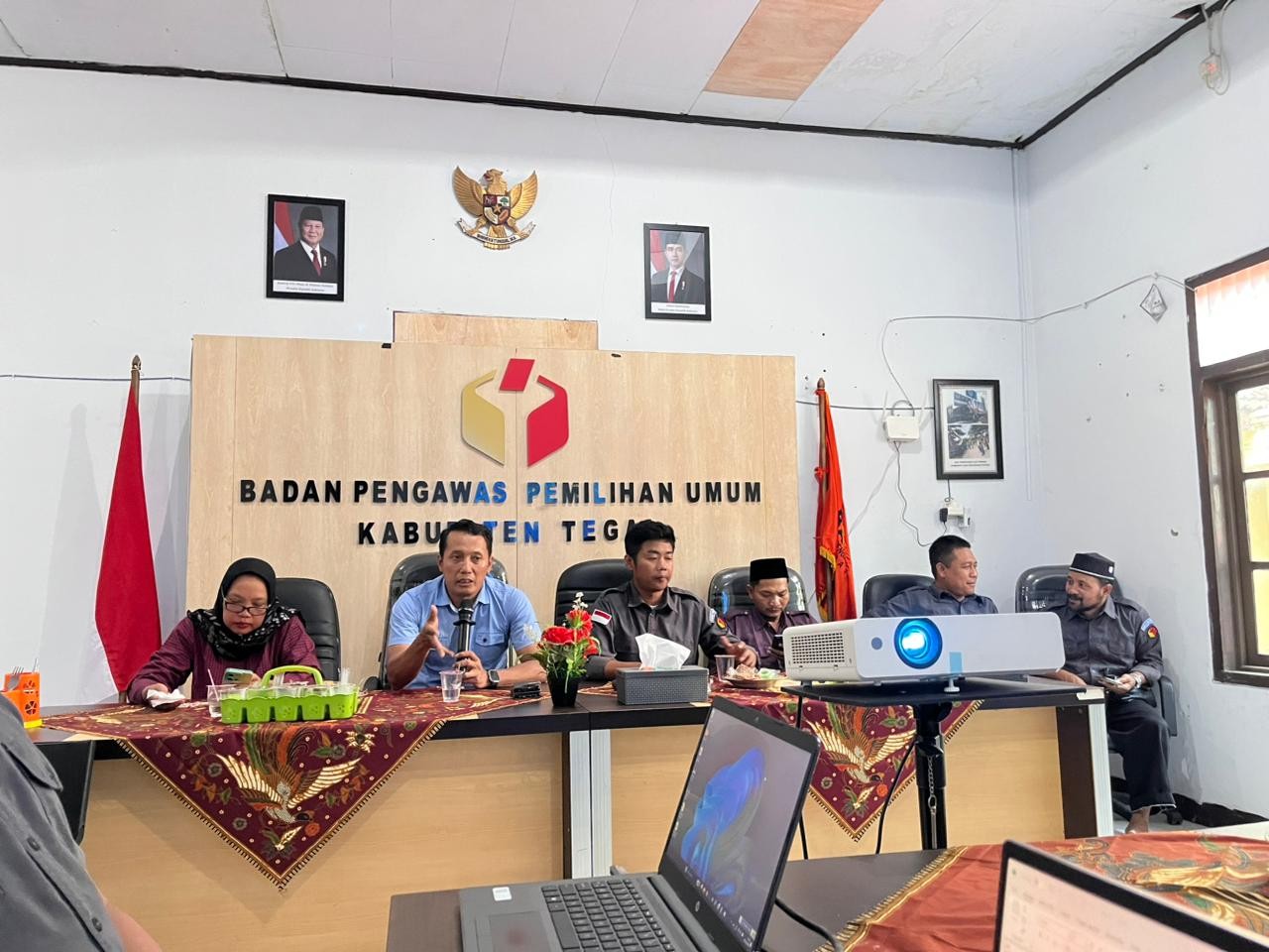 Bawaslu Kabupaten Tegal Tekankan Penguatan Tata Kelola Informasi Publik dalam Rapat Pemutakhiran Semester II