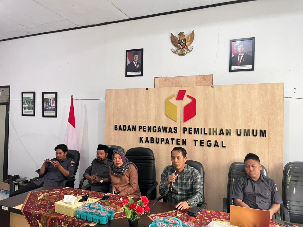 Penyampaian Statement Kordiv SDMO Bawaslu Kabupaten Tegal Dalam Sosialisasi Pelaporan Harta Kekayaan Penyelenggara Negara (LHKPN) dan Tata Cara Pelaporan SPT Tahunan