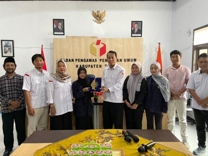 Bawaslu Kabupaten Tegal Lepas Mahasiswa PKL Politeknik Purbaya