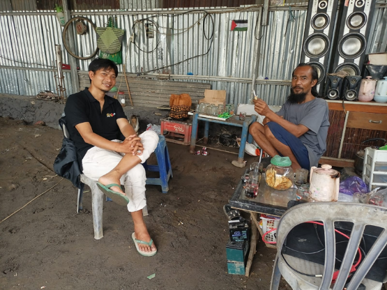 Sambangi Pengepul Barang Bekas, Ingatkan Bahaya Politik Uang