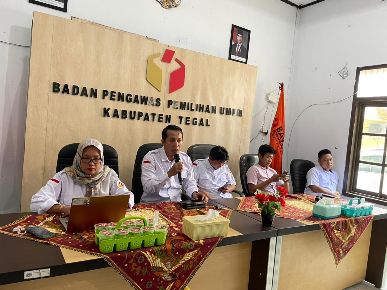 Bawaslu Kabupaten Tegal Gelar Rapat Pleno Review dan Penetapan Video Praktik Baik Gelombang I
