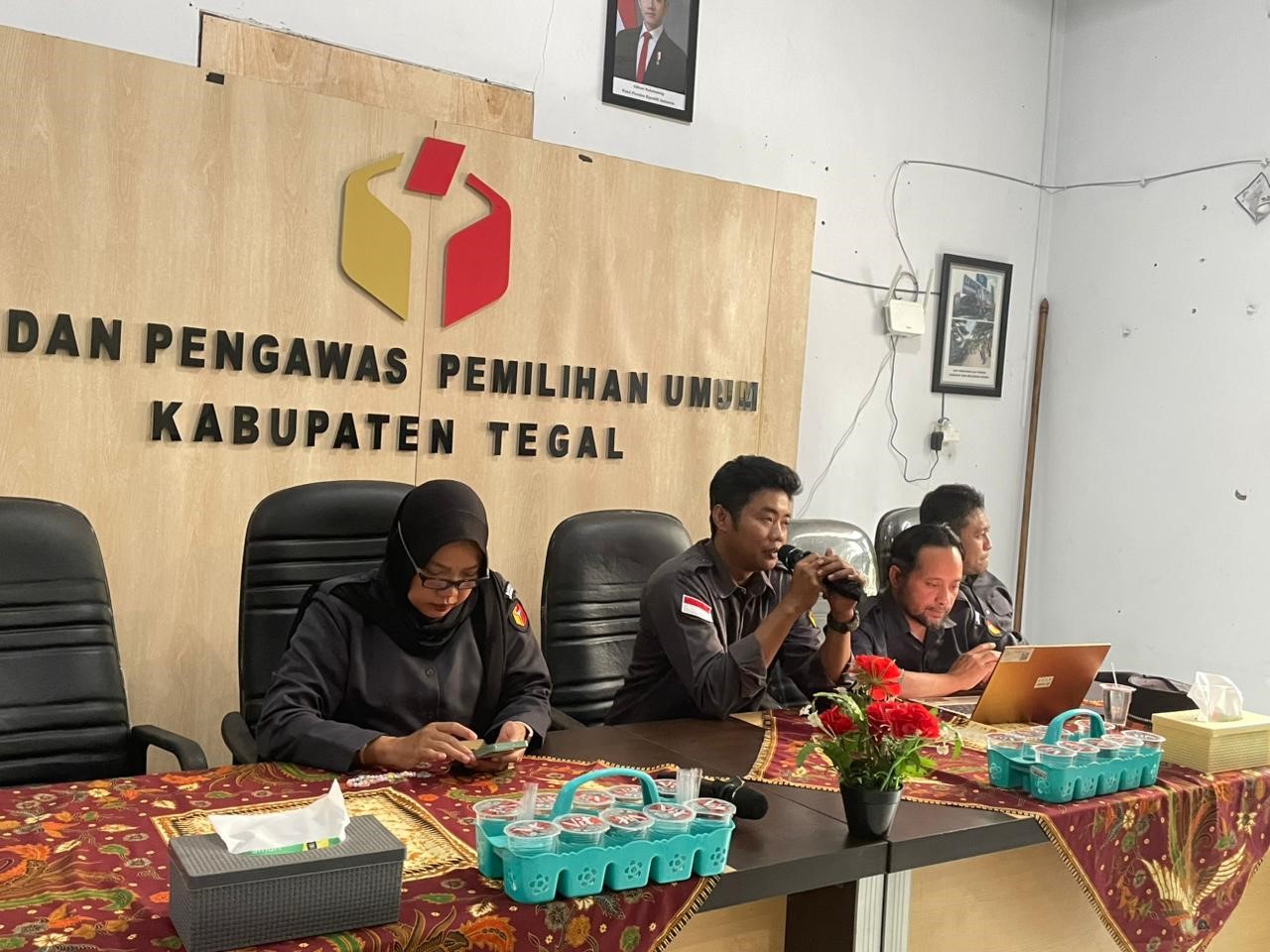 Bawaslu Kabupaten Tegal Bahas Program Edukasi Publik melalui Video dan Podcast