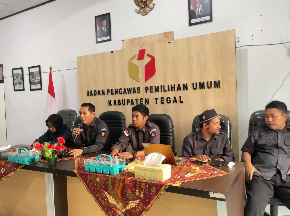 Rapat Internal Pembahasan Agenda Mingguan