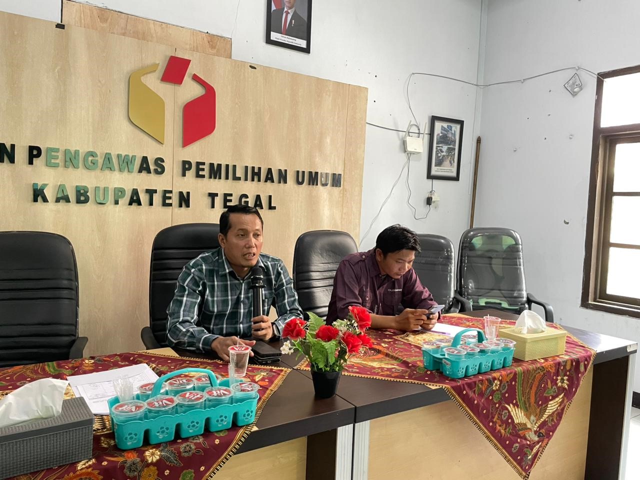 Rapat Kajian Hukum Pembahasan Pengawasan Tahapan Pendaftaran, Verifikasi, Dan Penetapan Partai Politik Peserta Pemilu Anggota DPR Dan DPRD